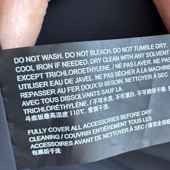 Theory  
Women’s Matte Black Puffer Vest size large - Picture 7 of 9